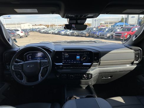 Used 2024 Chevrolet Silverado 2500 ZR2 w/ Technology Package image 9