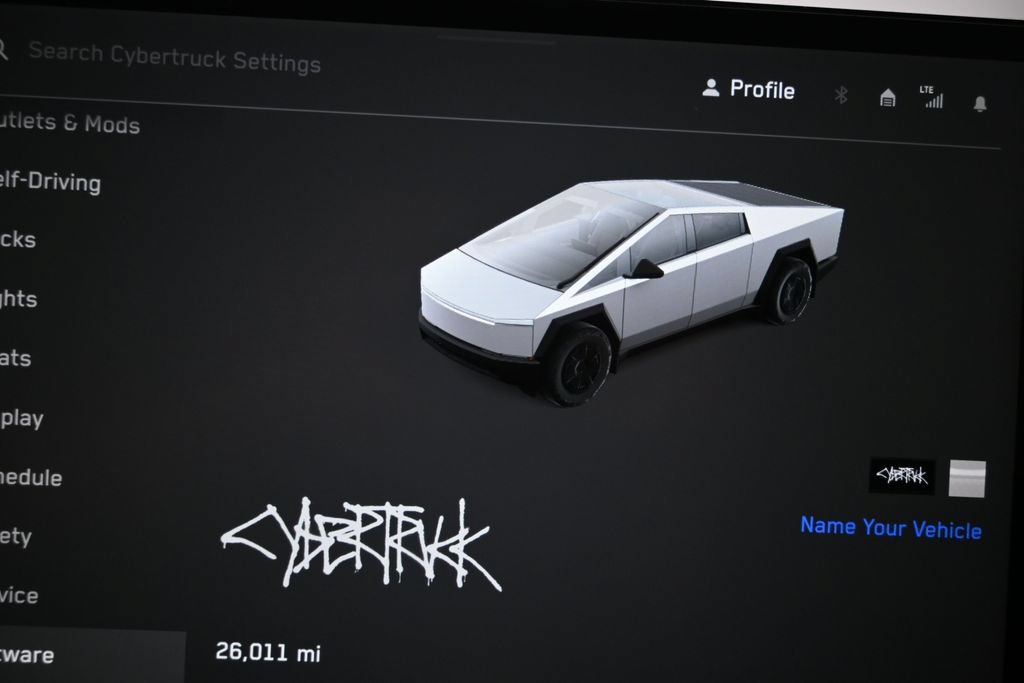Used 2025 Tesla Cybertruck AWD Crew Cab image 26