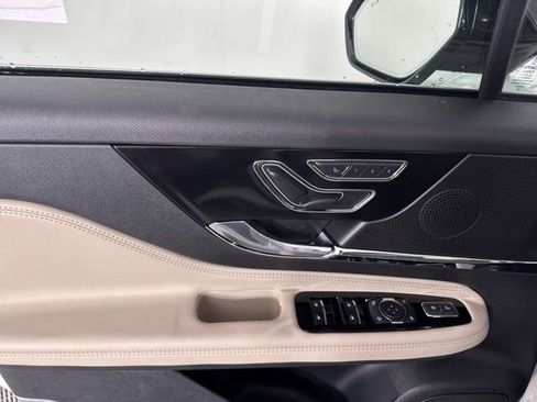 New 2026 Lincoln Corsair Premiere image 16