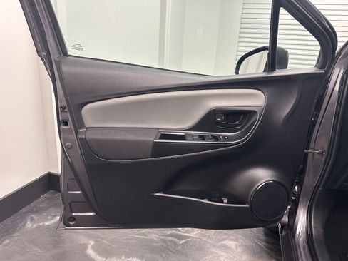 Used 2017 Toyota Yaris L image 16