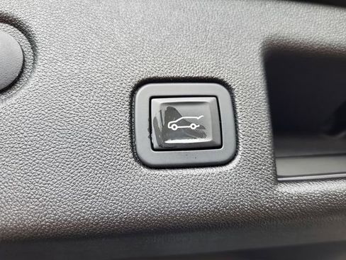 Used 2018 Chevrolet Equinox Premier image 6