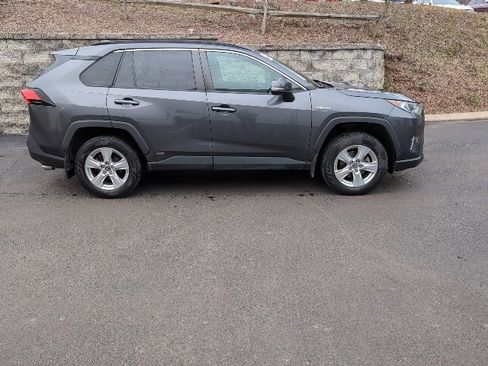 Used 2019 Toyota RAV4 XLE image 2