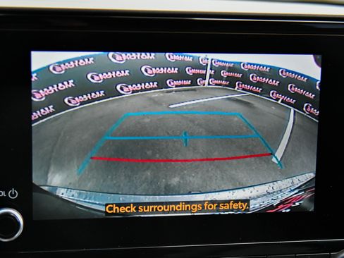 Used 2023 Toyota Highlander XLE AWD/4WD image 19