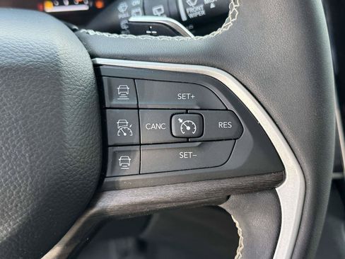 Certified 2023 Jeep Grand Cherokee Limited w/ Luxury Tech Group II AWD/4WD image 22