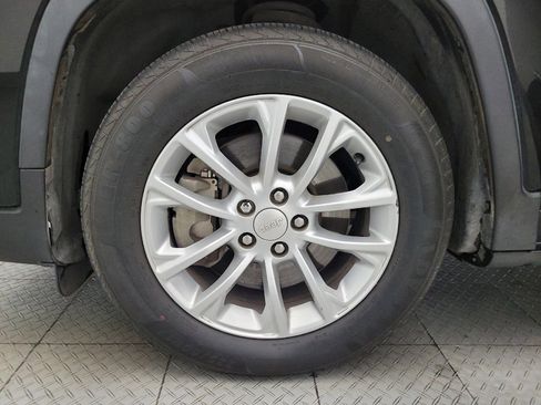 Used 2019 Jeep Cherokee Latitude w/ Popular Appearance Group image 31