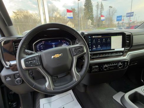 Used 2025 Chevrolet Silverado 2500 LT w/ Convenience Package image 9