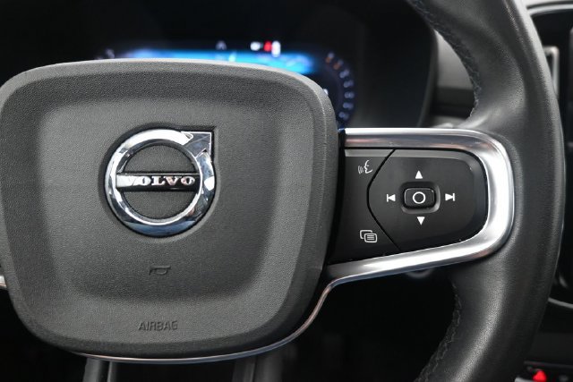 Used 2023 Volvo XC40 B4 Ultimate FWD image 19