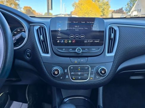 Used 2024 Chevrolet Malibu LT image 15