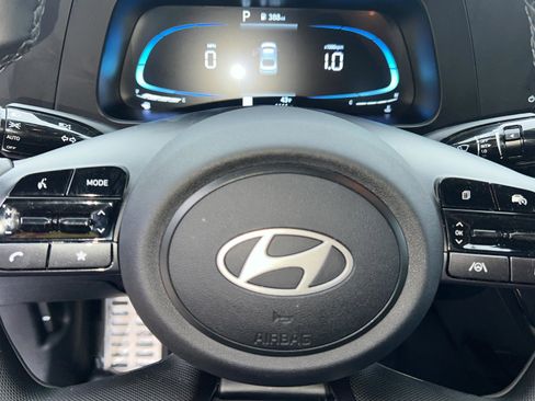 Certified 2025 Hyundai Elantra Sport image 12