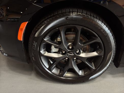 Used 2025 Chrysler Pacifica Limited FWD image 9