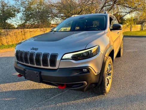 Used 2020 Jeep Cherokee Trailhawk image 5