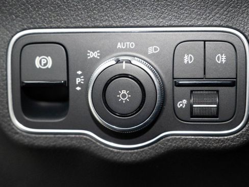 Used 2026 Mercedes-Benz GLB 250 image 21