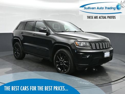 Used 2017 Jeep Grand Cherokee Altitude image 1