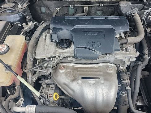 Used 2018 Toyota RAV4 XLE FWD image 17