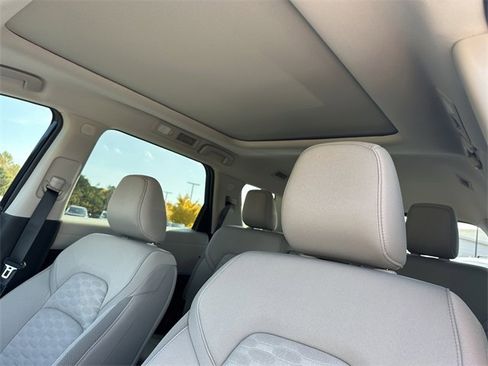 New 2025 Nissan Pathfinder SV image 26