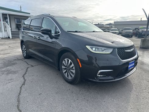 Used 2021 Chrysler Pacifica Touring-L image 7