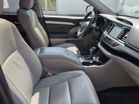 Used 2019 Toyota Highlander XLE w/ Protection Package #3 AWD/4WD image 27