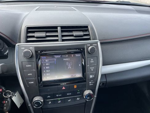 Used 2017 Toyota Camry SE w/ Moonroof Package FWD image 18