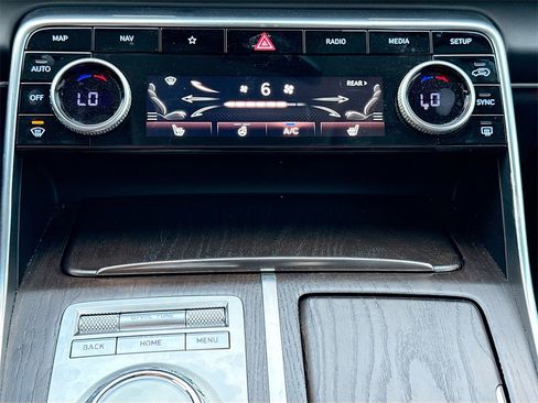 Used 2024 Genesis GV80 2.5T image 17