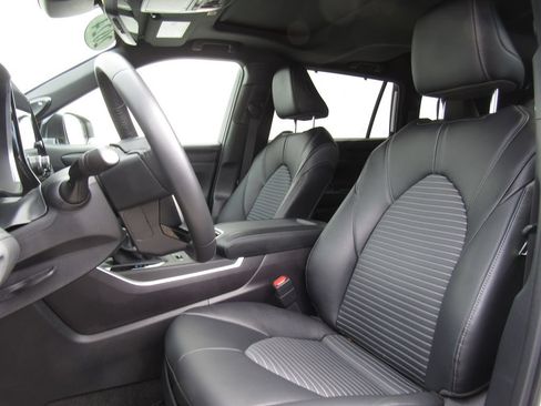 Used 2024 Toyota Highlander XSE AWD/4WD image 11