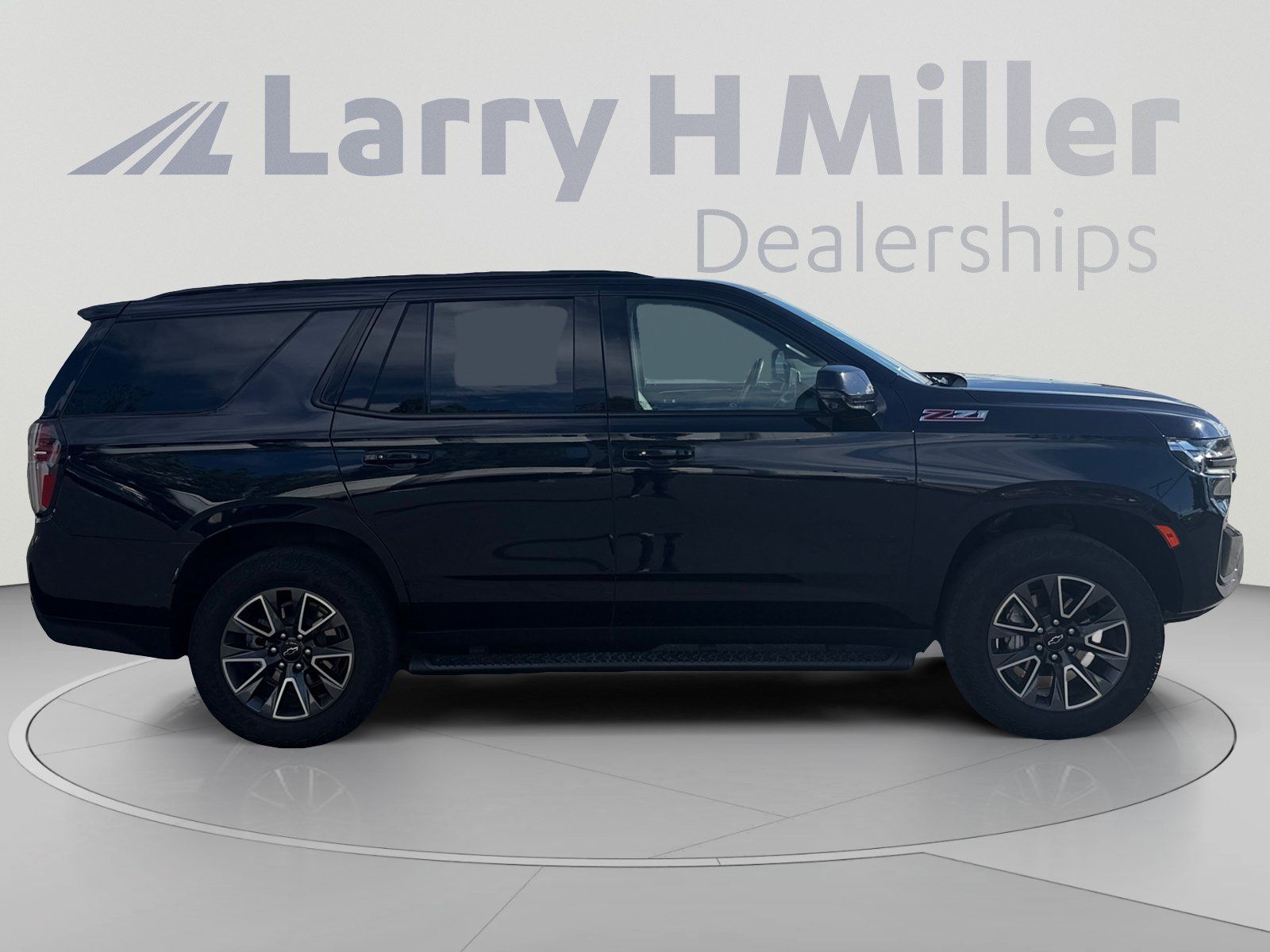 Used 2023 Chevrolet Tahoe Z71 w/ Luxury Package AWD/4WD image 6