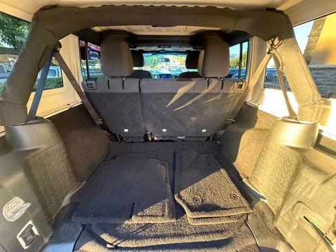 Used 2018 Jeep Wrangler Unlimited Sport S image 24