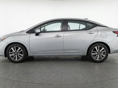 Used 2025 Nissan Versa SV image 5