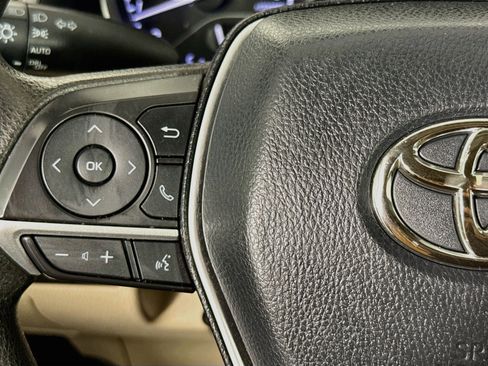 Used 2021 Toyota Camry LE FWD image 11