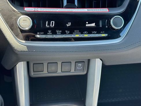 Used 2025 Toyota Corolla Cross AWD Hybrid image 34