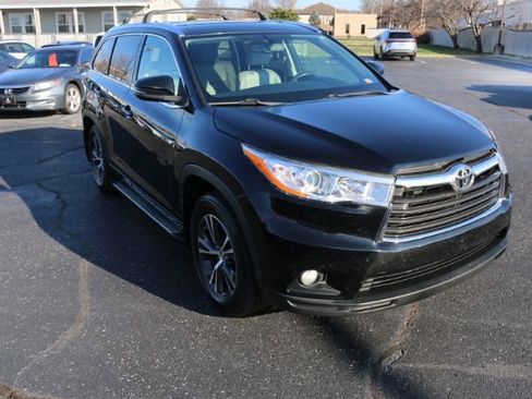 Used 2016 Toyota Highlander XLE image 10