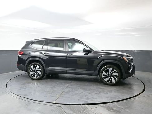 Used 2025 Volkswagen Atlas SE AWD/4WD image 2