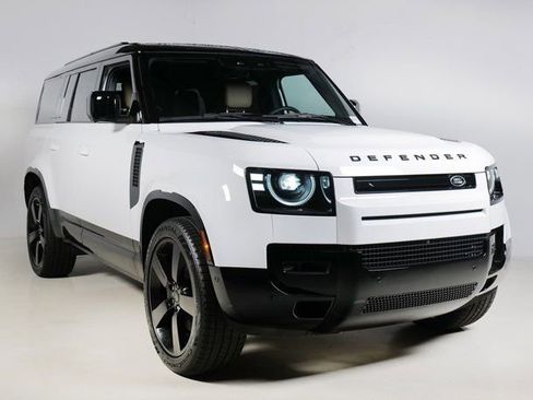 New 2026 Land Rover Defender 130 X-Dynamic SE image 10