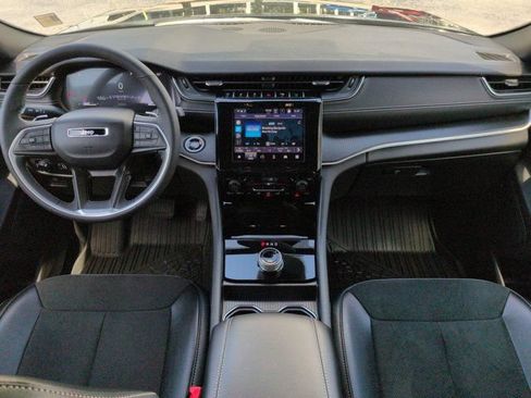 Used 2024 Jeep Grand Cherokee Altitude AWD/4WD image 14