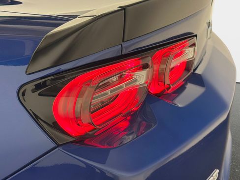 Used 2021 Chevrolet Camaro SS RWD image 16