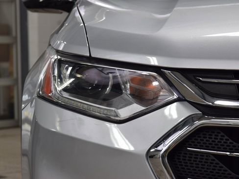 Used 2018 Chevrolet Traverse LT image 12