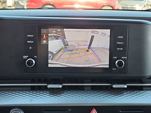 Used 2024 Kia Carnival LX image 18