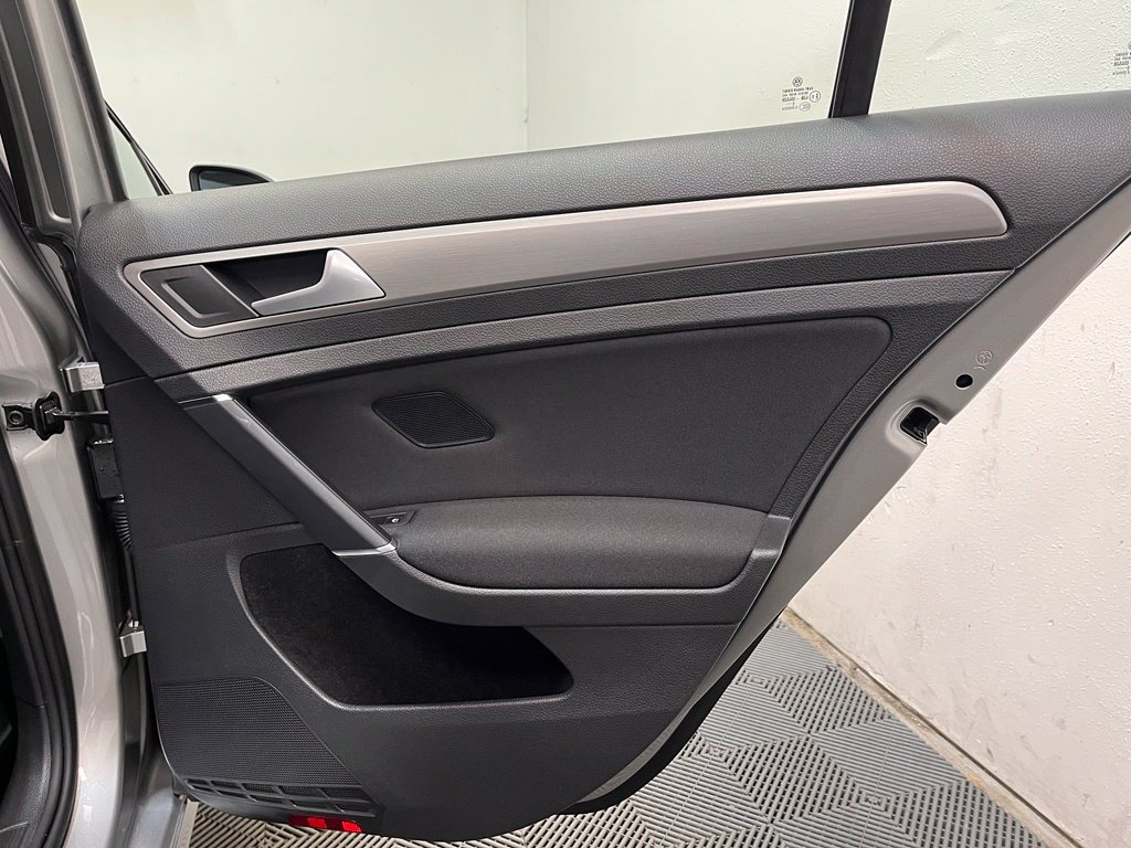 Used 2016 Volkswagen Golf S FWD image 18
