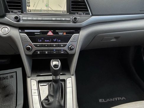 Used 2017 Hyundai Elantra Limited w/ Limited Tech Package 04 FWD image 12