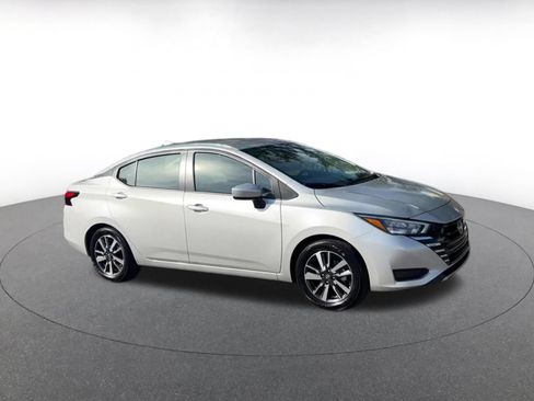 Used 2025 Nissan Versa SV FWD image 2