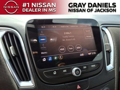 Used 2019 Chevrolet Malibu LT FWD image 16