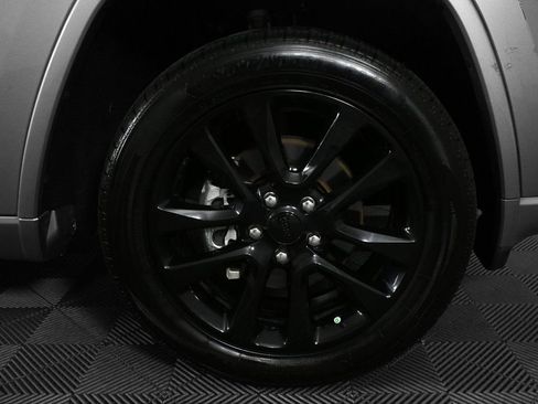 Used 2019 Jeep Grand Cherokee Altitude image 36