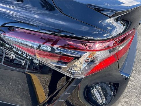 Used 2024 Toyota Camry SE image 29