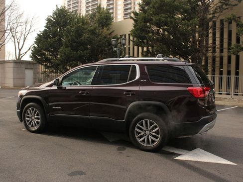 Used 2017 GMC Acadia SLE w/ Driver Alert Package I AWD/4WD image 9