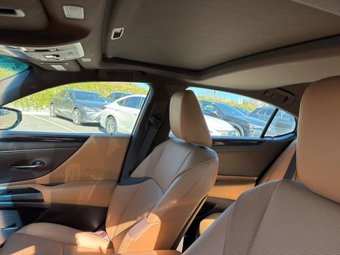 Used 2021 Lexus ES 350 w/ Premium Package image 8