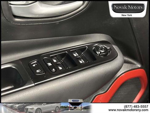 Used 2023 Jeep Renegade Trailhawk image 14