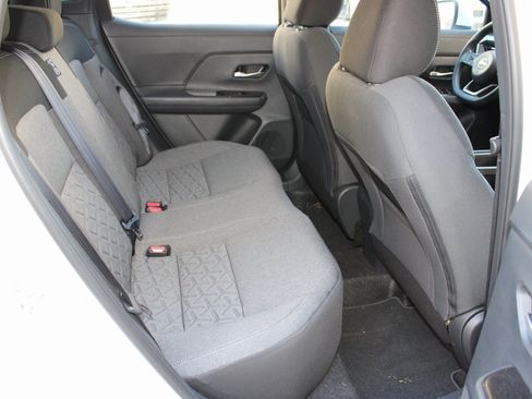 Used 2025 Nissan Kicks SV image 17