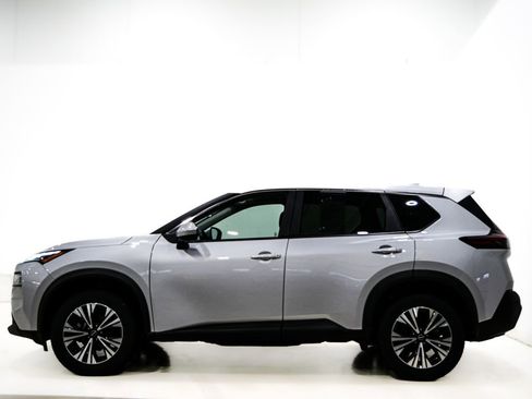 Used 2023 Nissan Rogue SV image 5