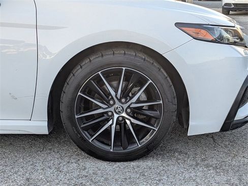 Used 2022 Toyota Camry SE image 10