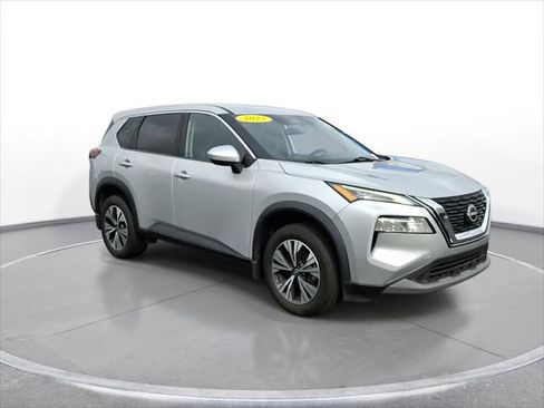 Used 2023 Nissan Rogue SV image 2