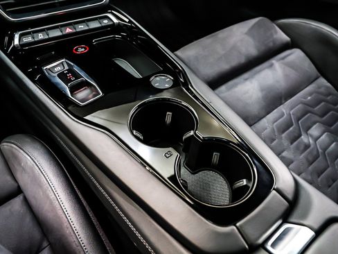 Used 2022 Audi e-tron GT Premium Plus image 7